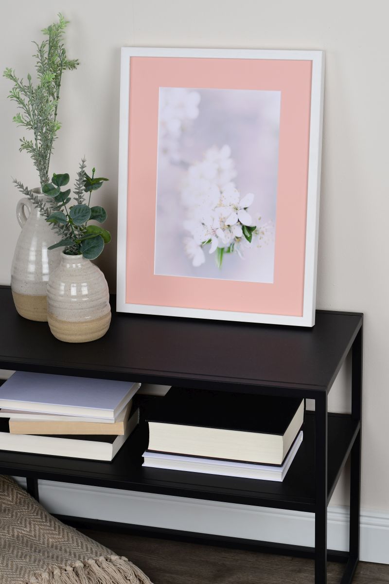 Bilderrahmen mit Pasepartout in der Farbe Shiva in Wohnambiente