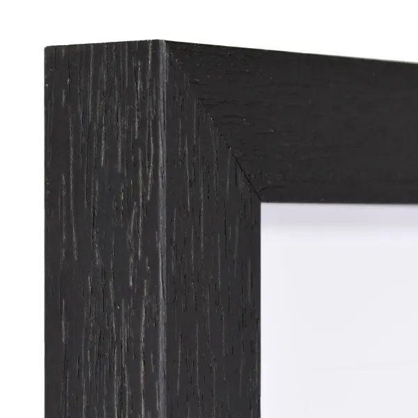 Holz-Profil 52, schwarz - Ecke Ansicht der Ecke eines schwarzen Holzrahmens, offenporig lackiert mit sicht-und fühlbarer Holzstruktur