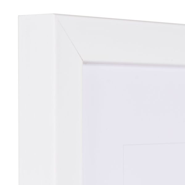 Holz-Profil Top Cube, weiss - Ecke Ansicht der Ecke eines weissen Bilderrahmens mit geschlossener, glatter Oberfläche und würfelförmigem Profil