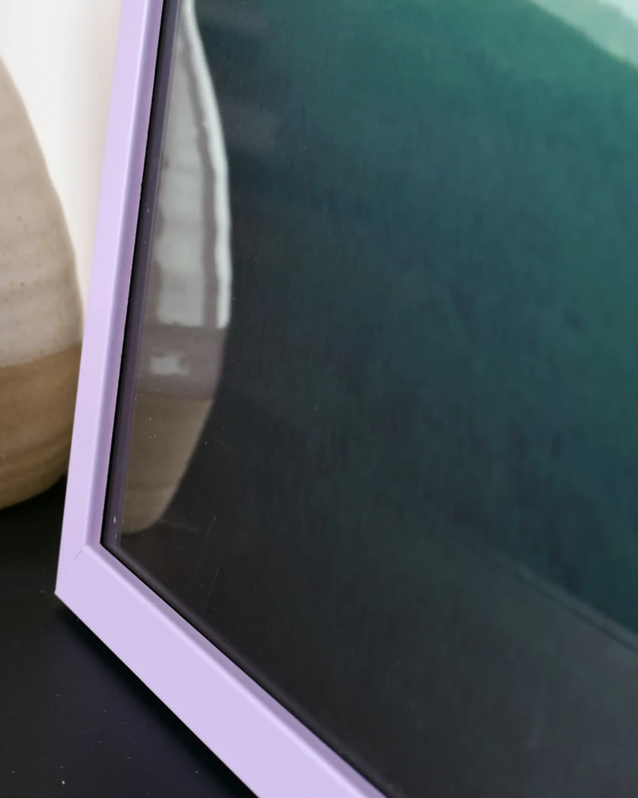 Bilderrahmen Holz Paula Flieder im Wohnraum