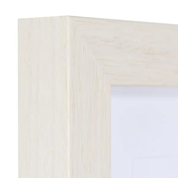 Holz-Profil 52, weiss - Ecke Ansicht der Ecke eines weissen Holzrahmens, offenporig lackiert mit sicht-und fühlbarer Holzstruktur