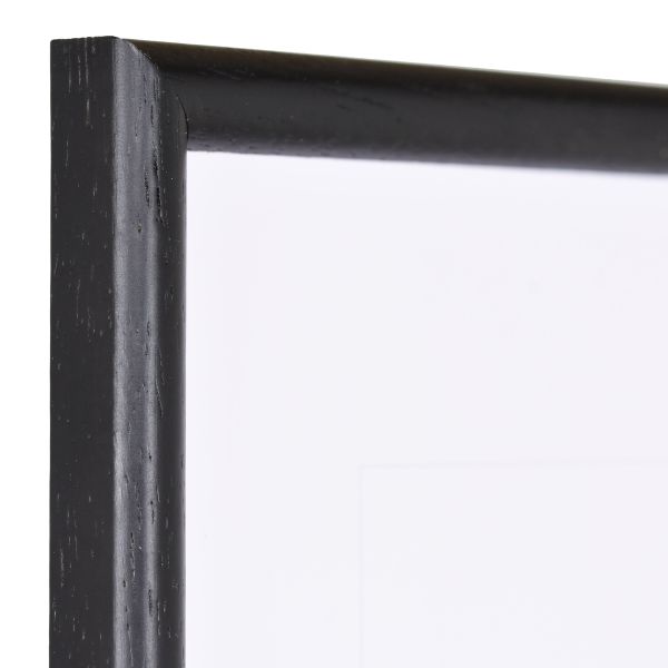 Holz-Profil 20, schwarz - Ecke Ansicht der Ecke eines klassischen, offenporigen, schwarzen Holzrahmens mit schmalem Halbrundprofil