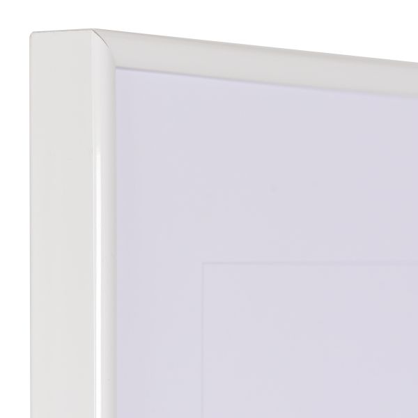 Kunststoff-Profil ART, weiss - Ecke Ansicht der Ecke eines weissen, schmalen Kunststoffrahmens mit Halbrundprofil