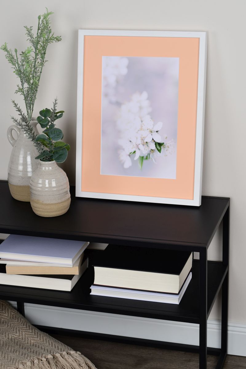 Bilderrahmen mit Pasepartout in der Farbe Teneriffa in Wohnambiente