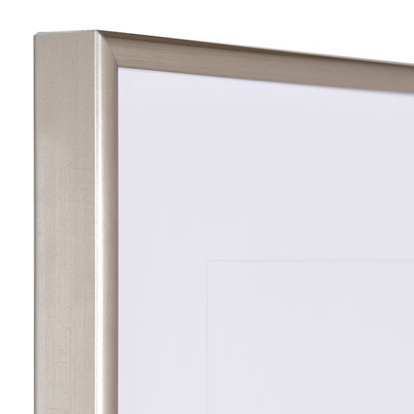 Kunststoff-Profil ART, platin - Ecke Ansicht der Ecke eines platinfarbenen, schmalen Kunststoffrahmens mit Halbrundprofil