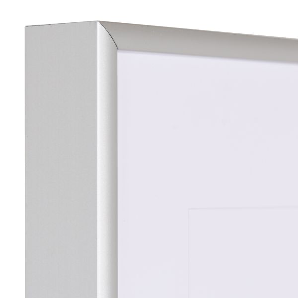 Aluminium-Profil Quadro, silber - Ecke Ansicht der Ecke eines silbernen, sehr formstabilen Aluminiumrahmens mit patentiertem Eckverbindersystem