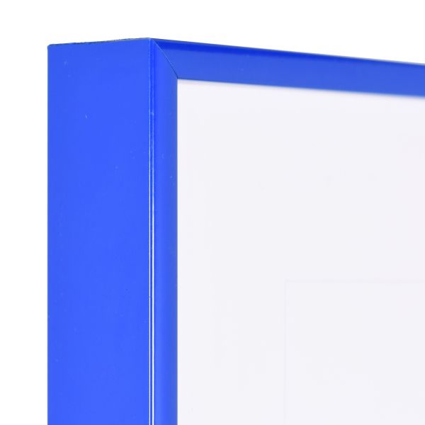 Aluminium-Profil Quadro, blau - Ecke Ansicht der Ecke eines blauen, sehr formstabilen Aluminiumrahmens mit patentiertem Eckverbindersystem